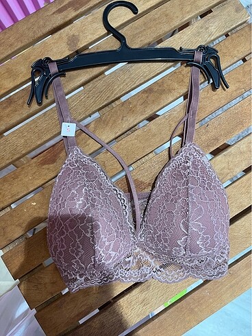 Bralet defacto