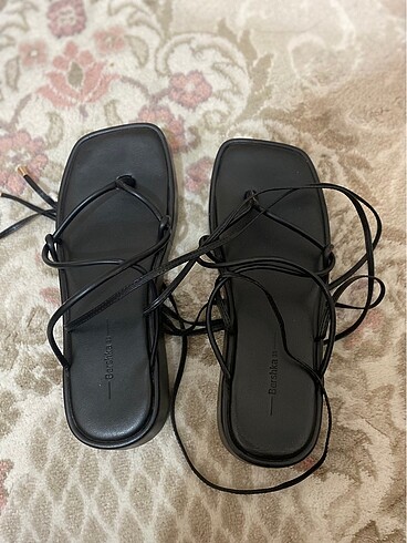 35 Beden Bershka sandalet