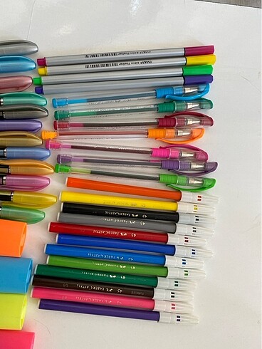  Renkli kalem