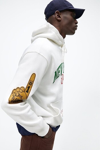 KONTRAST YAMALI KAPÜŞONLU SWEATSHIRT