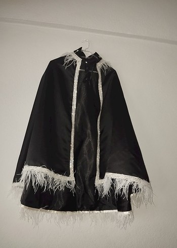 Siyah Tüy Detaylı Gotik Çocuk Pelerini - Görsel 2