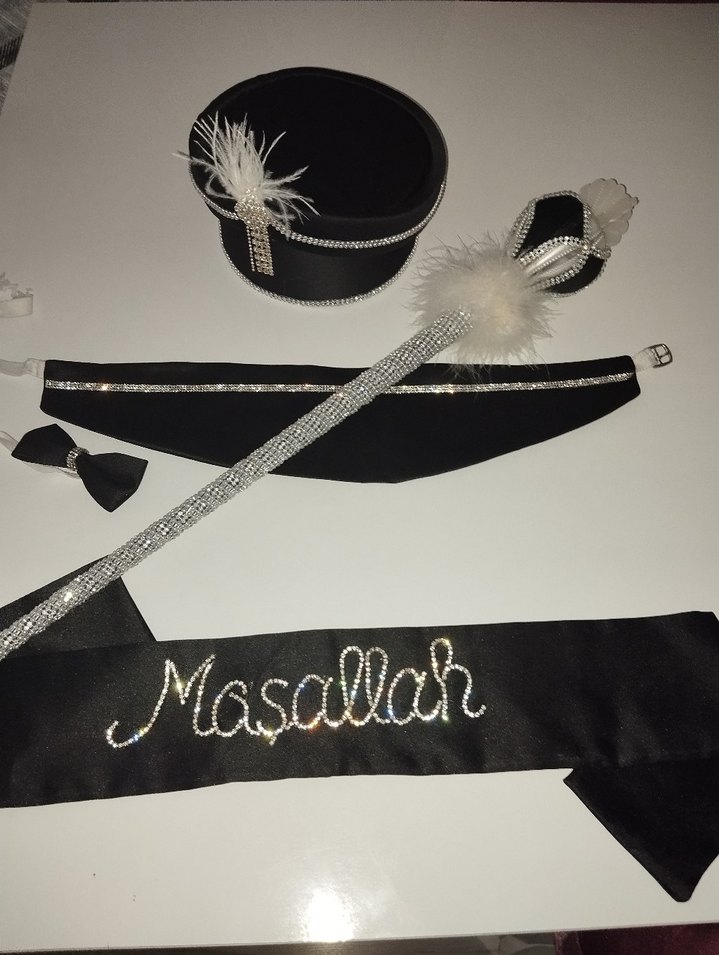 Siyah Tüy Detaylı Gotik Çocuk Pelerini - Görsel 4