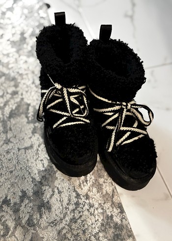 Siyah Süet Tüylü Kadın Dolgu Topuk Bot - Görsel 3