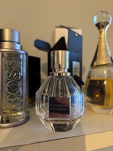  Beden Hugo boss ve viktor rolf parfüm şişesi