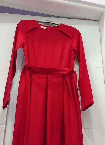 Kırmızı elbise - Görsel 5