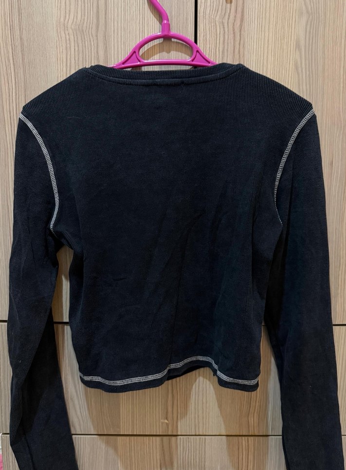 Siyah Uzun Kollu Desenli Tişört - Görsel 3