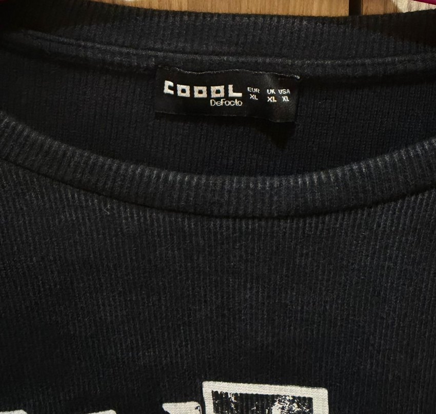 Siyah Uzun Kollu Desenli Tişört - Görsel 2