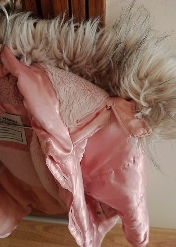 Kız Çocuk Parlak Pembe Kürklü Kapüşonlu Mont - Görsel 7