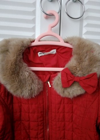 Kız Çocuk Kırmızı Kürklü Mont - Görsel 3