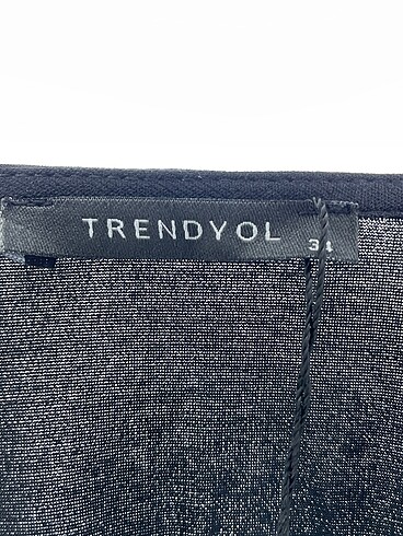34 Beden siyah Renk Trendyol & Milla Bluz %70 İndirimli.