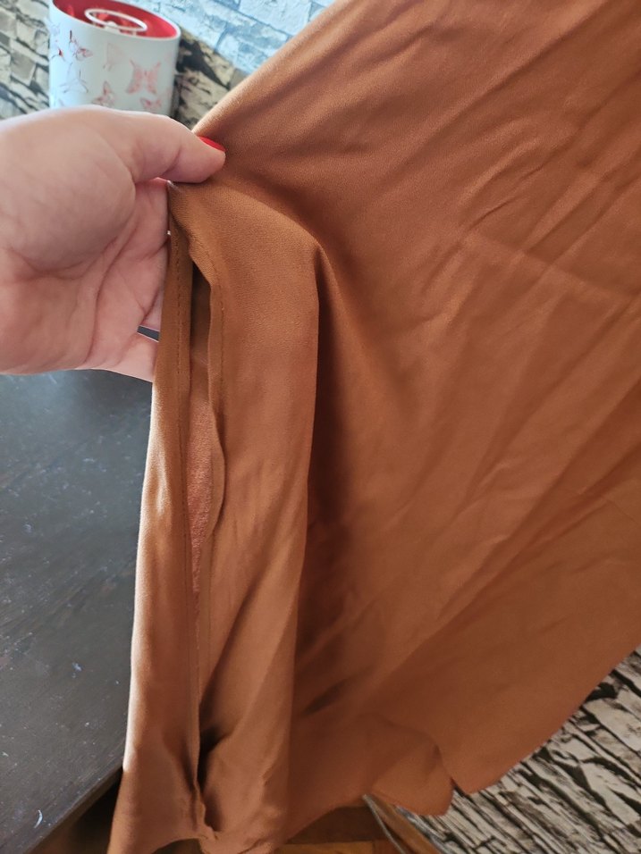 Kahverengi  sırttan bağlamalı  sırt detaylı şık bir elbise - Görsel 3