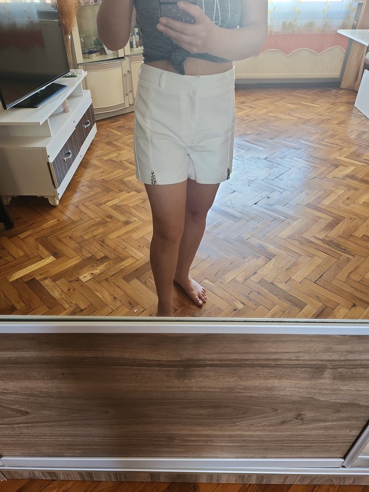 Beyaz Midi Hamile Şortu - Görsel 3