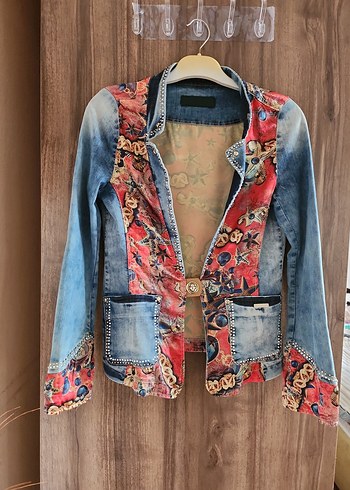 Renkli Batik Desenli Kısa Denim Ceket