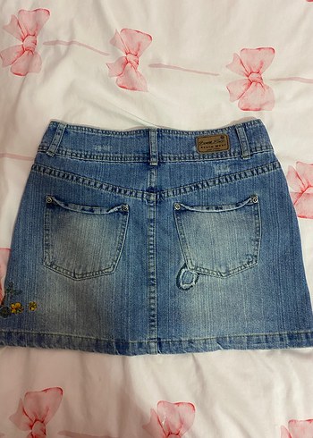 Stradivarius Çiçek İşlemeli Düğmeli Mavi Denim Mini Etek