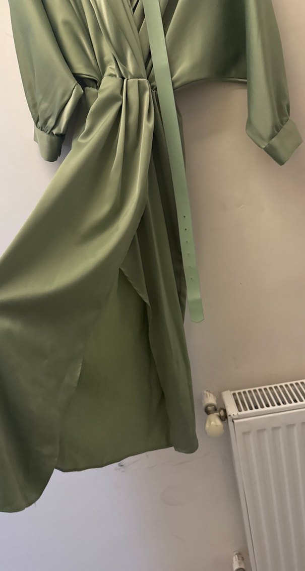 Kadın Kemerli Uzun Saten Elbise - Görsel 3