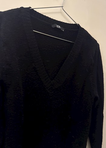 Siyah V Yaka Kadın Örgü Yün Kazak - Görsel 3