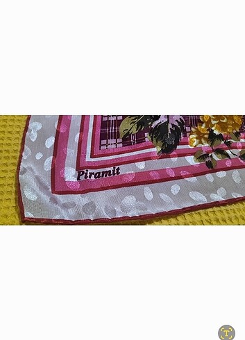 Beden Piramit marka eşarp