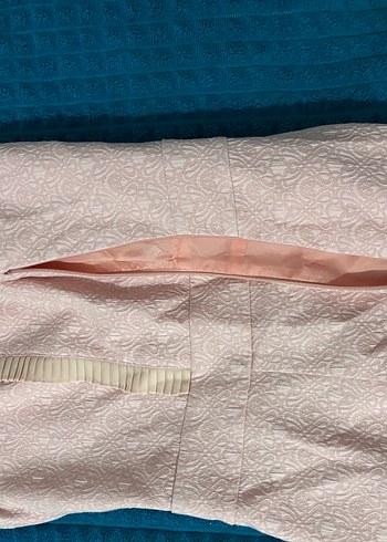 V Yaka Fırfırlı Beyaz Midi Elbise - Görsel 3