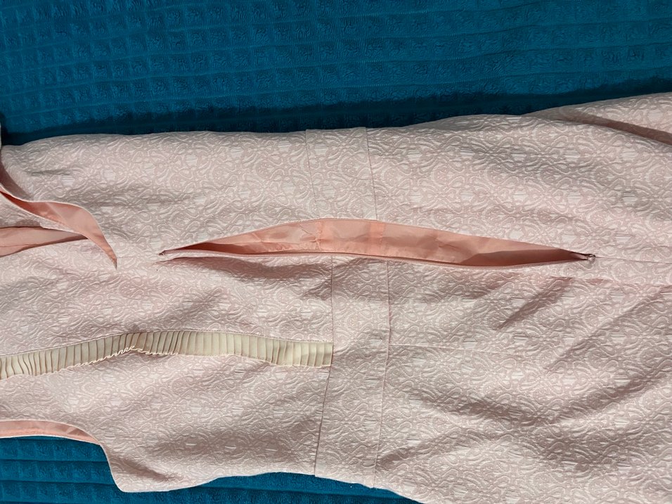 V Yaka Fırfırlı Beyaz Midi Elbise - Görsel 3