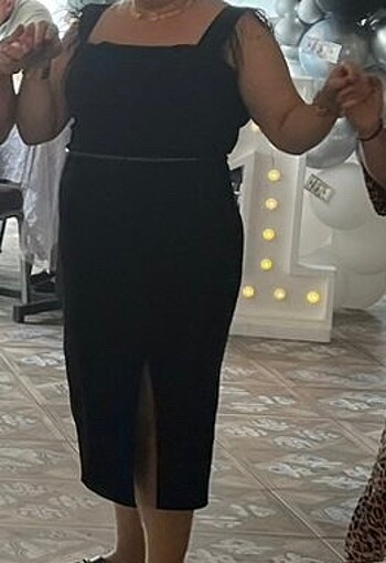 Kolları otrişli abiye elbise