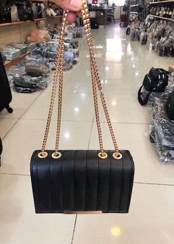 Diğer Zincir Detaylı Siyah Deri Kadın Çanta