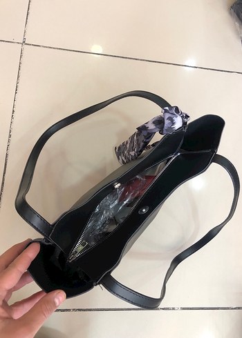 Diğer Gri Yılan Desenli Kemerli Siyah Kadın Çanta
