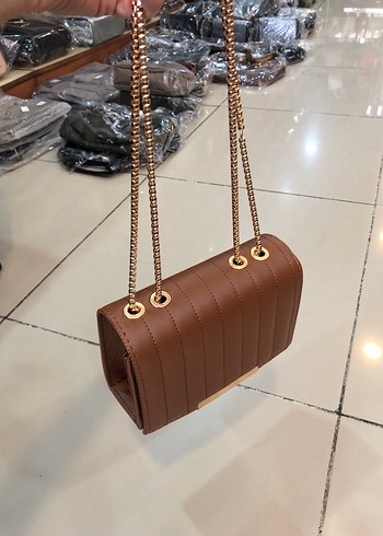 Diğer Zincir Detaylı Bej Deri Kadın Çanta