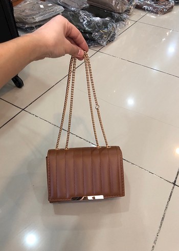 Zincir Detaylı Bej Deri Kadın Çanta