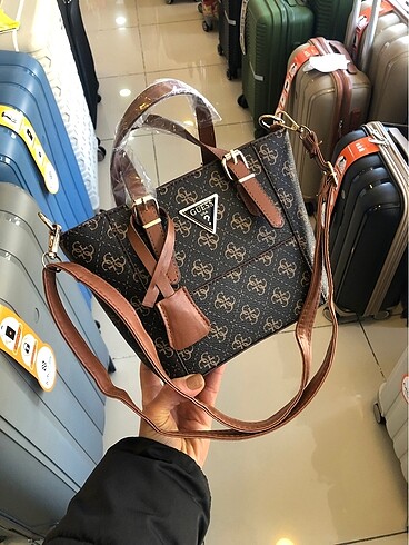Diğer GUESS Kutu Çanta