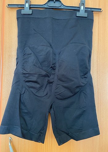 xl Beden Siyah Kumaşlı Midi Şort Korse