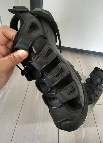 41 Beden 40 41 numara olarak düsünün.Çok kaliteli sandalet dar geldigi ic