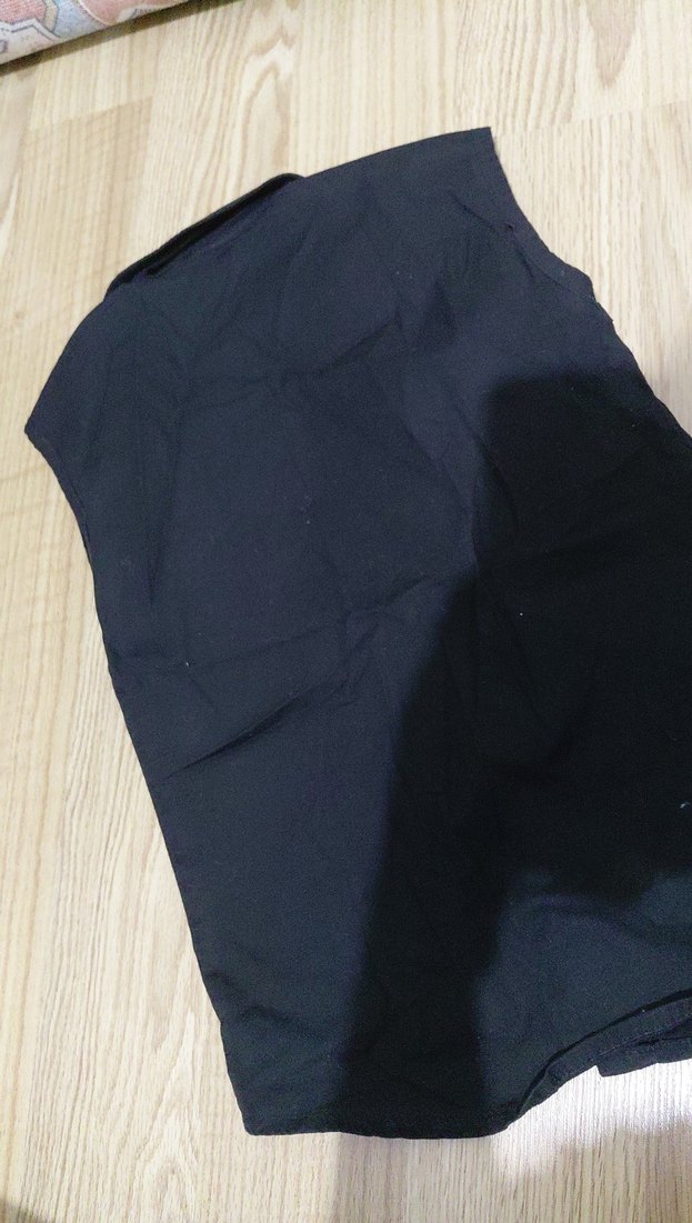 Düğmeli Siyah Kolsuz Keten Gömlek - Görsel 3