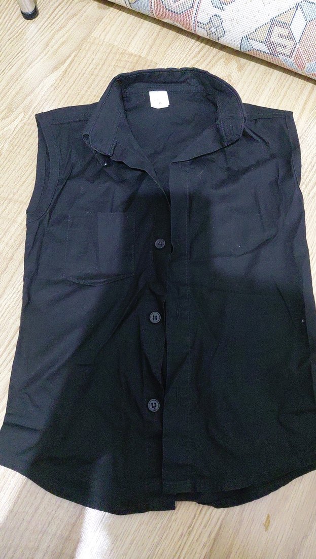 Düğmeli Siyah Kolsuz Keten Gömlek - Görsel 2