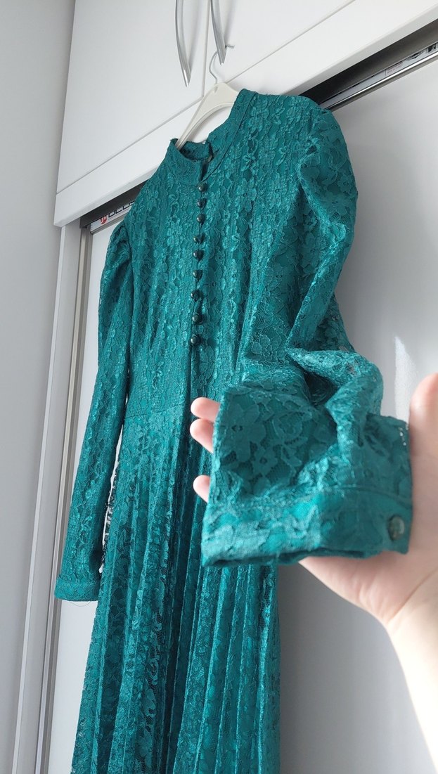 Uzun Turkuaz Pileli Kadın Elbise - Görsel 4