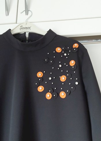 Siyah Nakışlı Uzun Kollu Kadın Tunik - Görsel 2