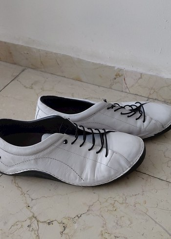 Minimalist Erkek Beyaz Ayakkabı Bağcığı - Görsel 2