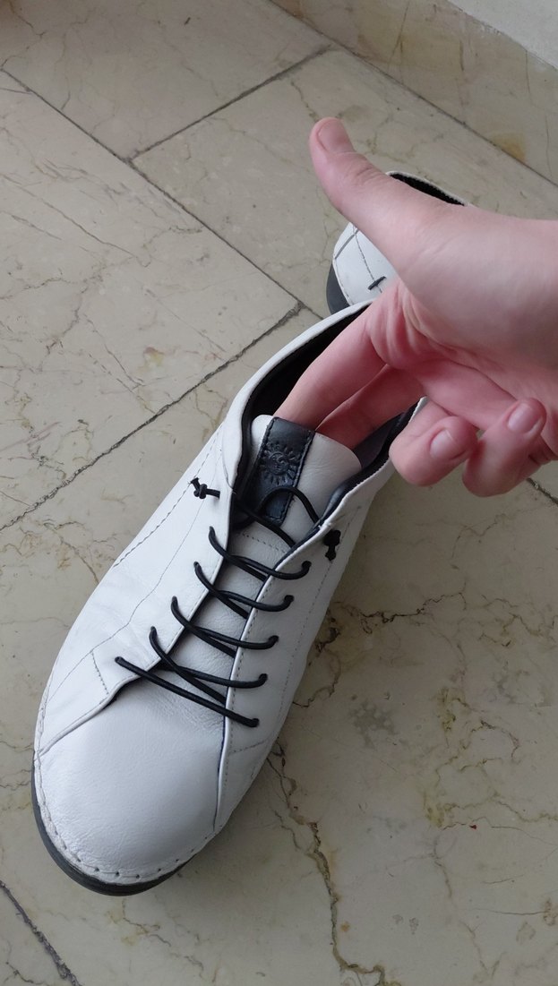 Minimalist Erkek Beyaz Ayakkabı Bağcığı - Görsel 3