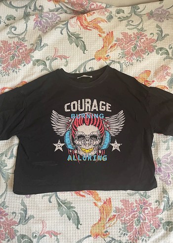 Siyah Baskılı Rock Punk Kadın Tişört