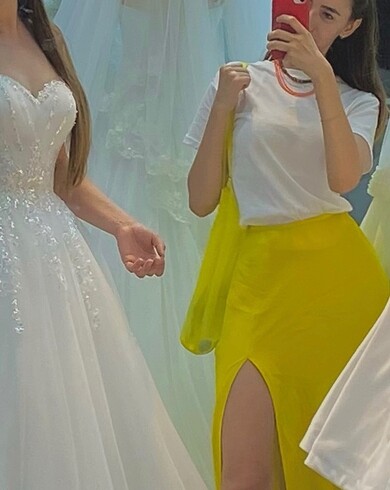 Sarı önden yırtmaçlı saten etek