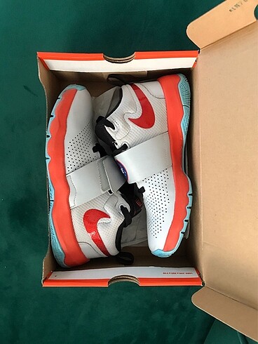 37,5 Beden çeşitli Renk Nike ayakkabı