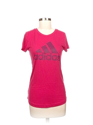 Adidas T-shirt %70 İndirimli.