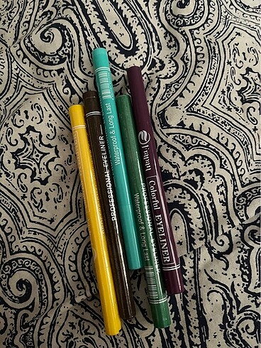 Renkli eyeliner
