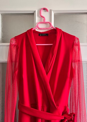 Kırmızı Uzun V Yaka Tulum - Görsel 3