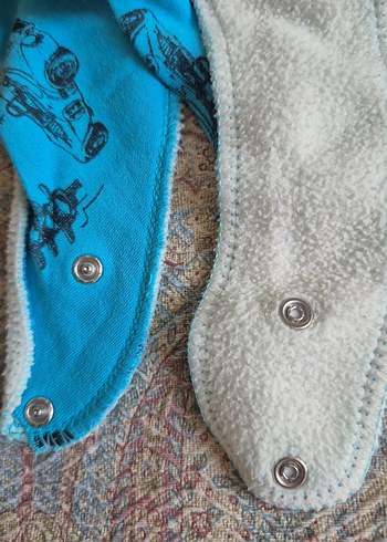 Turkuaz Baskılı Bebek Önlüğü - Görsel 2