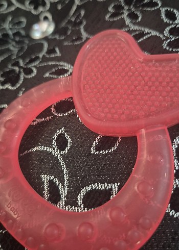 Kırmızı Kalp Şeklinde Diş Kaşıyıcı - Görsel 2