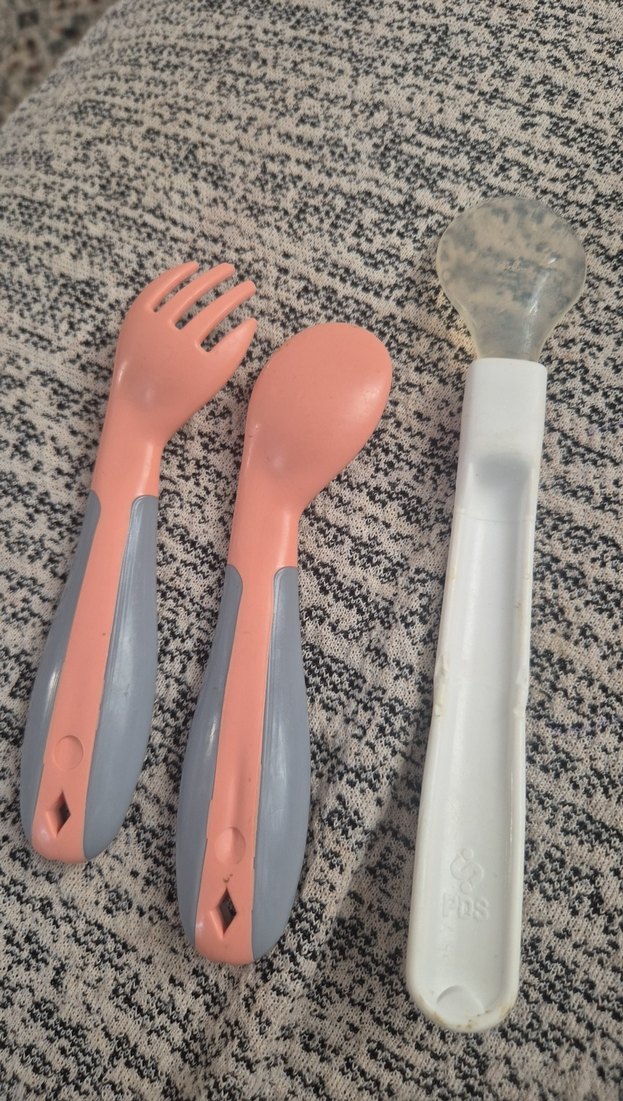 Çocuklar için pastel pembe çatal, kaşık ve silikon uçlu kaşık - Görsel 3