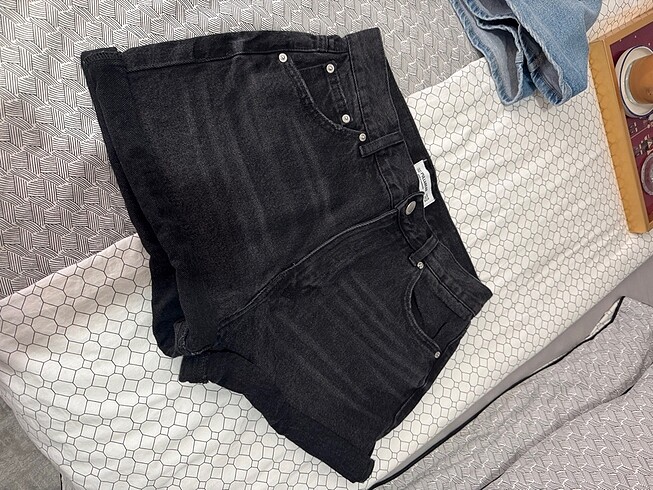 PULL AND BEAR ŞORT MOM jeans