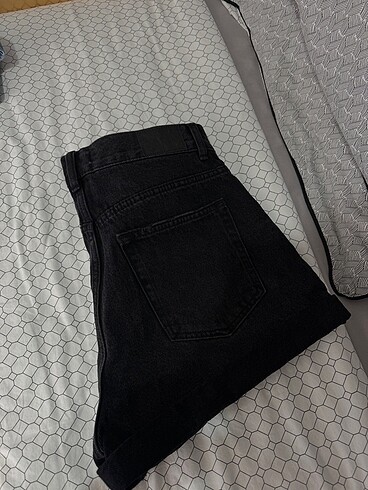 40 Beden siyah Renk PULL AND BEAR ŞORT MOM jeans