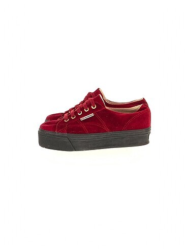 Superga Spor Ayakkabı %70 İndirimli.