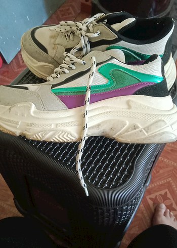 beyaz gri renk detaylı kadın spor ayakkabısı - Görsel 4